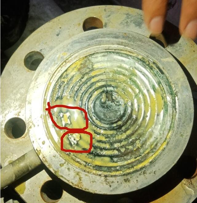 膜盒出現(xiàn)兩處破損